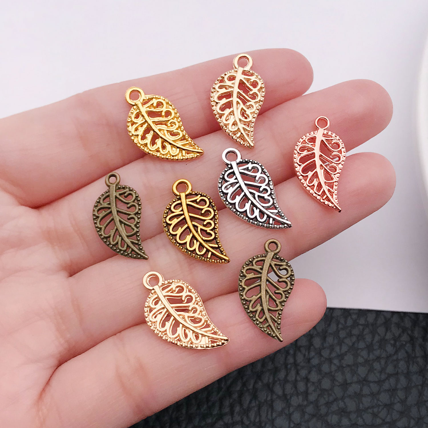 จี้โลหะผสมรูปใบไม้หกสี 50/210  - Vintage Fashion Earrings บทวิจารณ์และราคา